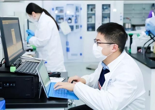 医生是一种什么样的职业，医生是个怎样的职业（上海医生的“工资”成谜）