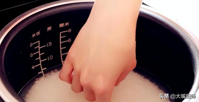 一斤米能蒸多少米饭，一斤米能煮多少碗饭（蒸米饭别只会加水）