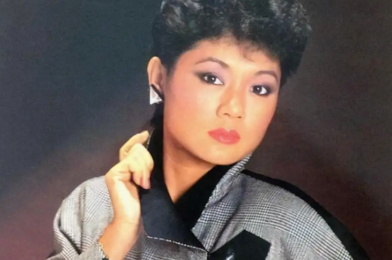 后来,根据港媒报道,曾伟权和叶丽仪的感情并没有很久,仅仅3年之后就分