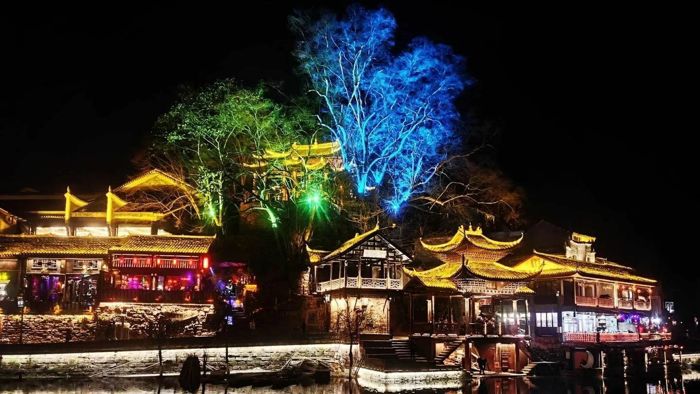 凤凰古城怎么去，凤凰古城怎么去高铁站（到湖南凤凰古城可以直接坐高铁了）