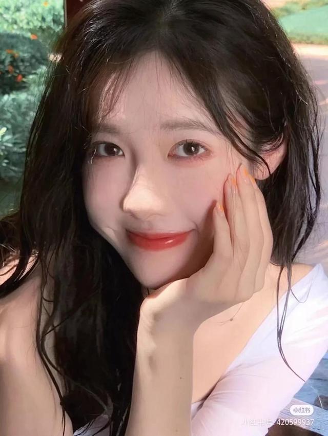 女生图片唯美清新，唯美清新女生头像微信（清新唯美的女生手绘漫画）