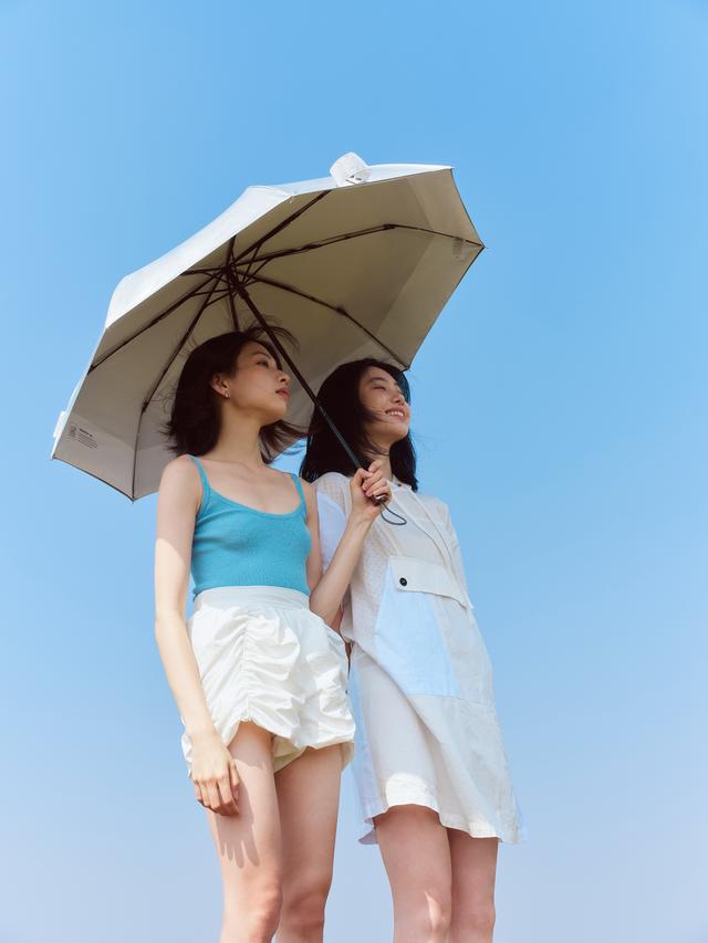 黑胶伞和普通伞的区别，“防晒伞”是防晒神器