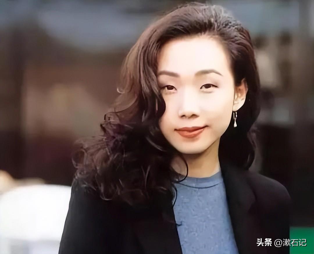 除了她们的名字中都有一个"莲"字,两人也都有一双小眼睛