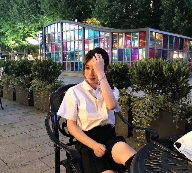 潘多拉珠子哪个最受欢迎，潘多拉繁星童话手链繁星中最闪亮的星很有童话气氛戴起来很轻便