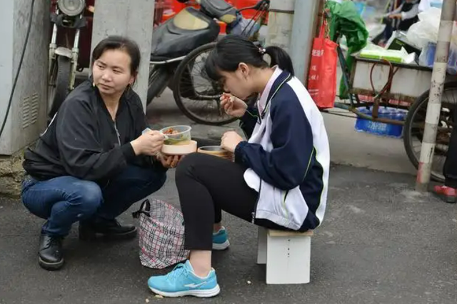 高三应不应该陪读，高一要陪读吗（经验丰富的老师说出原因）