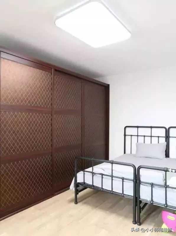 小卧室灯具怎么选，小卧室灯具怎么选购（卧室灯怎么选不会闪瞎眼）