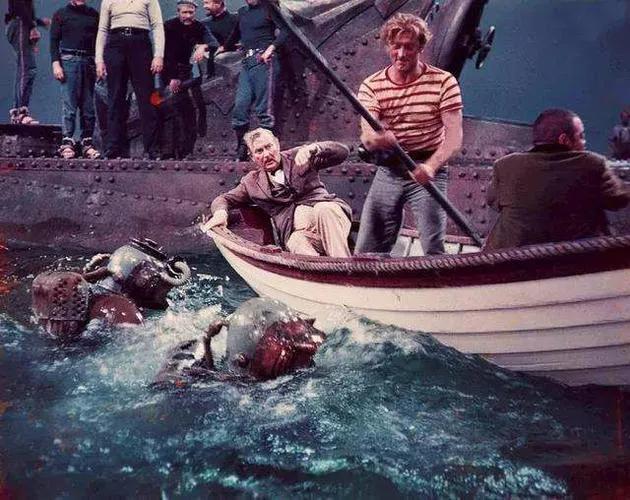 海底两万里主人公，海底两万里主要人物简介（《海底两万里》导读及训练）