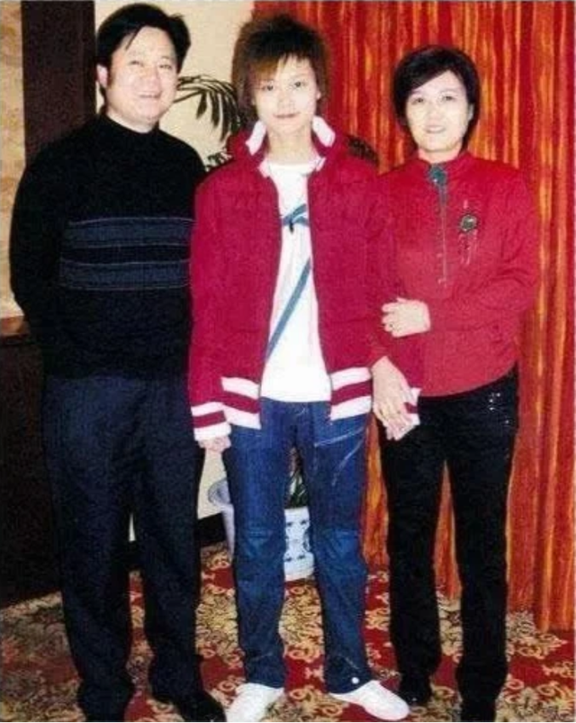 李宇春结婚了吗，李宇春结婚男方是谁（这些年李宇春都经历了些什么）
