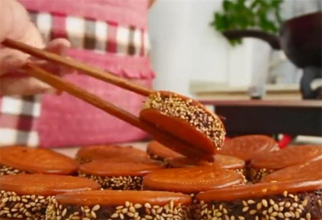 如何在家制作红豆饼，自己怎么做红豆饼（教你在家做道不一样的红豆饼）