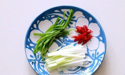 萝卜青菜怎么炒，萝卜青菜怎么炒好吃窍门（素炒白萝卜丝怎么做）