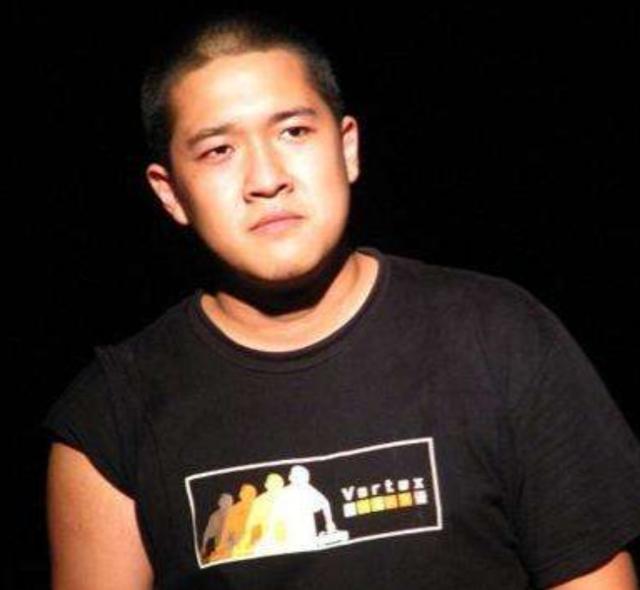 霍凡：嫁给大12岁张丰毅，结婚28年却不要孩子，她到底图什么？