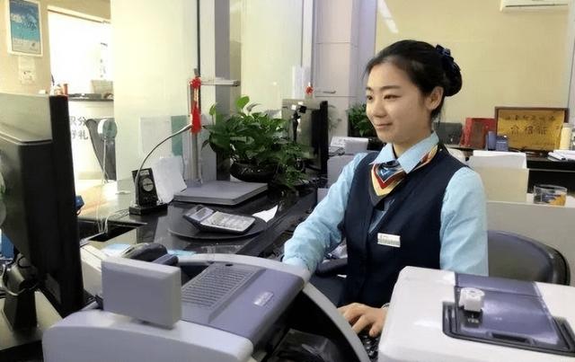 手机转账怎么转，手机转账怎么转账（有事没事可以多在手机银行里转账）