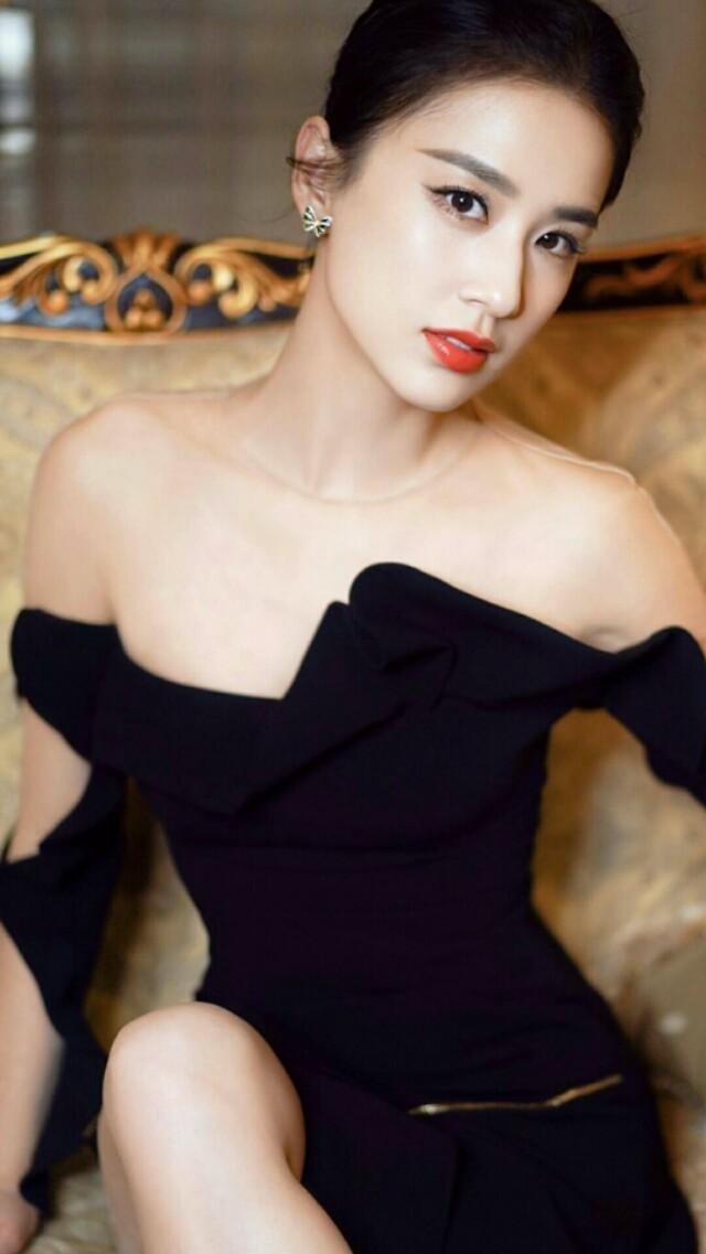 黄圣依第一任丈夫，黄圣依的老公是谁（周星驰捧红后嫁二婚杨子）