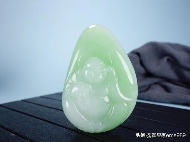 碧玉是什么玉，碧玉是什么玉价格怎样（碧玉和青玉哪个好）