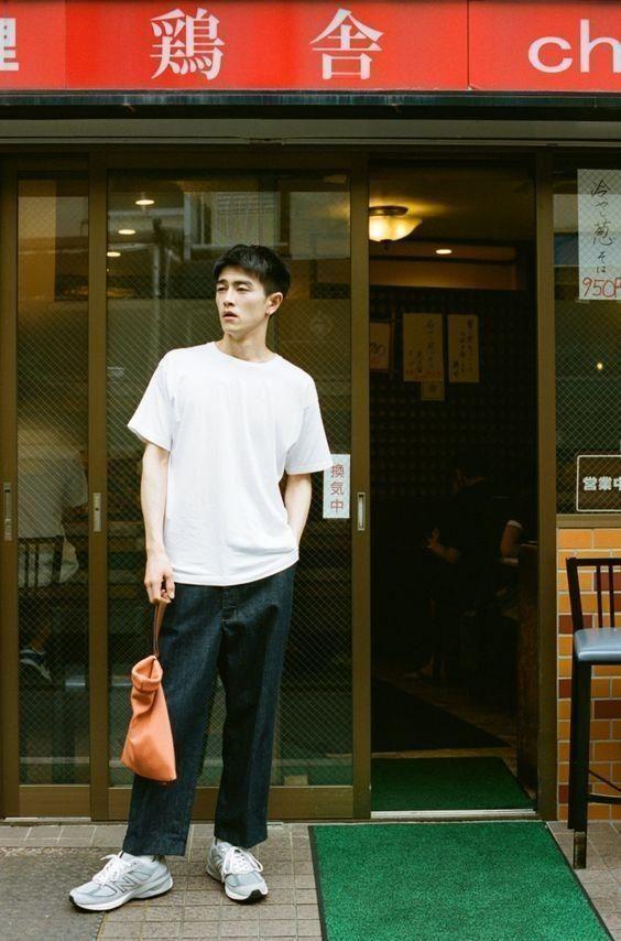 男生锁骨短肩窄，肩窄、腿细的偏瘦男生