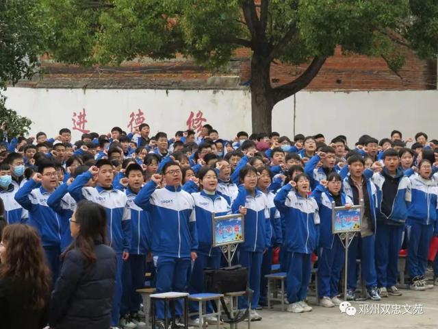 中考口号霸气押韵，2022初三中考励志口号霸气押韵句子（奋斗百日争朝夕）