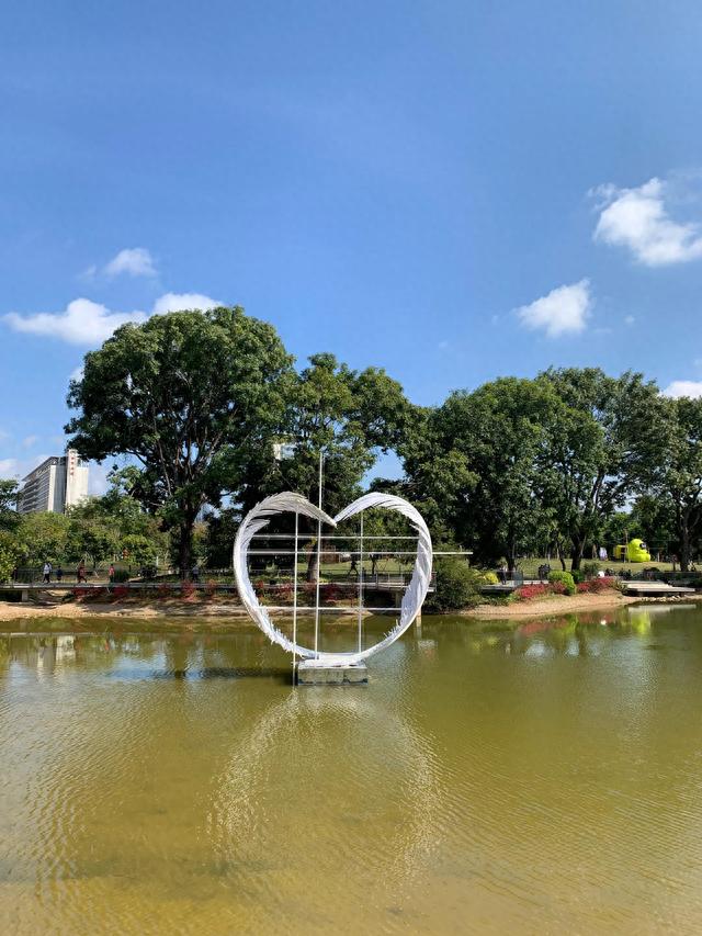 蝶恋花·春节携游香蜜湖公园