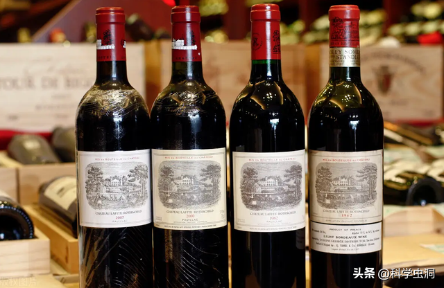 82年的拉菲多少钱一瓶，82年拉菲历年价格（卖出天价的“82年拉菲”）