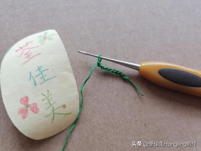 钩针编织小花朵，钩针编织花朵简单易学（新手半个小时就可以钩出来送给自己）