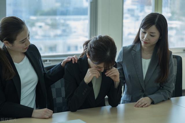 如何做好银行柜员，如何干好银行柜员（银行柜员最轻松）