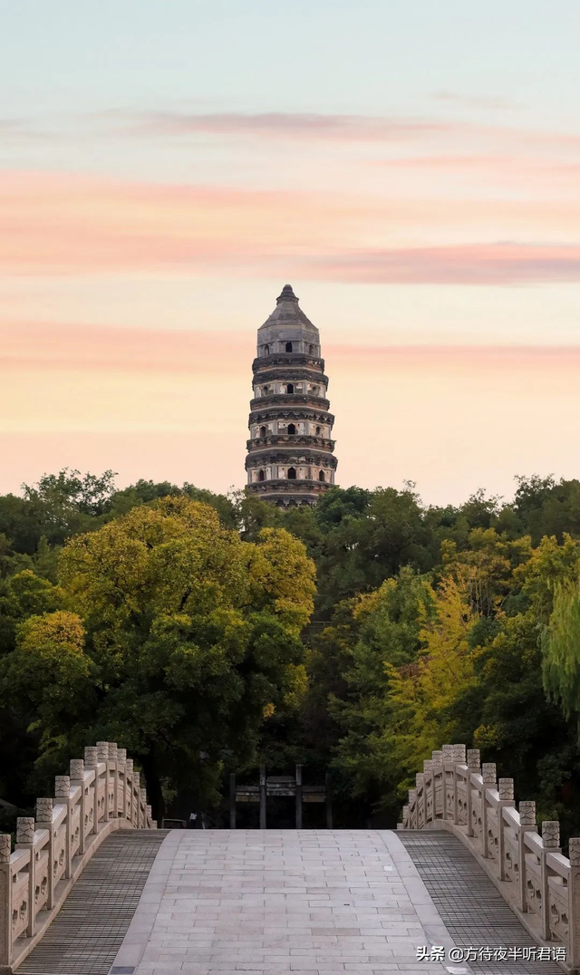 云岩寺塔放在哪个城市,云岩寺塔(中国的斜塔,苏州虎丘塔)