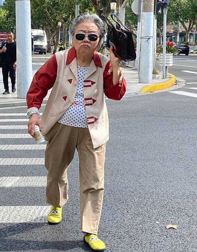 裙裤怎么搭配上衣，花裙裤怎么搭配上衣（这3种裤子时尚又百搭）