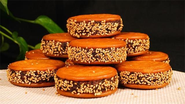 如何在家制作红豆饼，自己怎么做红豆饼（教你在家做道不一样的红豆饼）