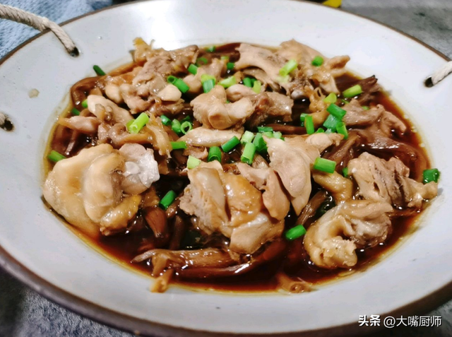 生吃大葱的功效与作用害处，生吃大葱的功效与作用（营养好吃易消化）