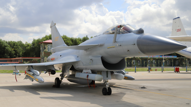 歼10b详细介绍，为何屡屡成为出国军演的主力