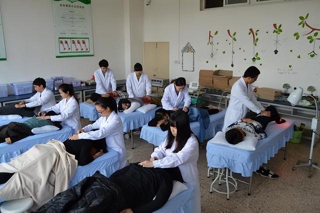 初中毕业上的技校，初中毕业上什么技校（初中毕业读什么技校好）