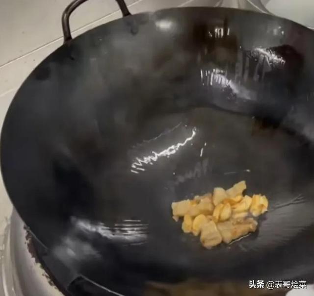 如何蒜蓉炒青菜，蒜蓉炒青菜图片（看完以下几点，便能越炒越香）