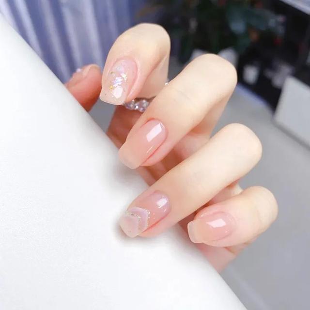 超级显白的基础款美甲，显白显嫩的美甲来一波儿~