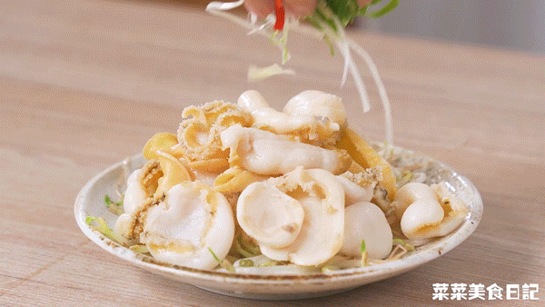 芥末鱿鱼的做法，芥末拌的烤鱿鱼怎么做（烫5秒就上桌，鲜嫩弹牙）