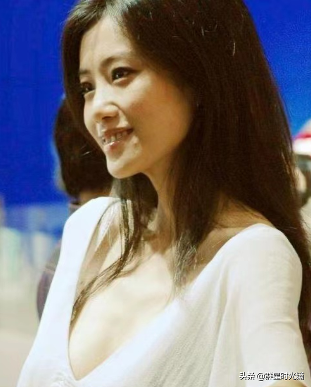 “娱乐圈劳模”张嘉译：40岁才走红，与王海燕的恩爱婚姻引人羡慕