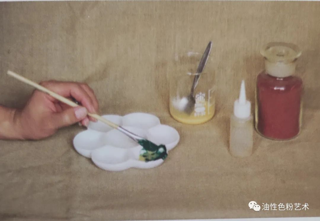 如何制作水粉颜料，怎么做水粉颜料（坦培拉绘画的颜料与调制方法）