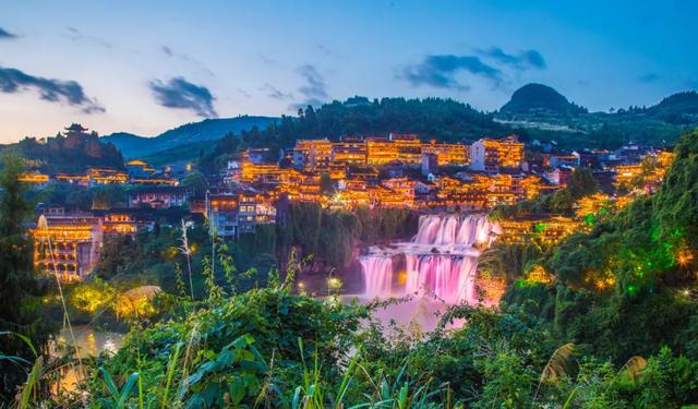 湘西终于开通高铁了，“湘西最美高铁”即将通车