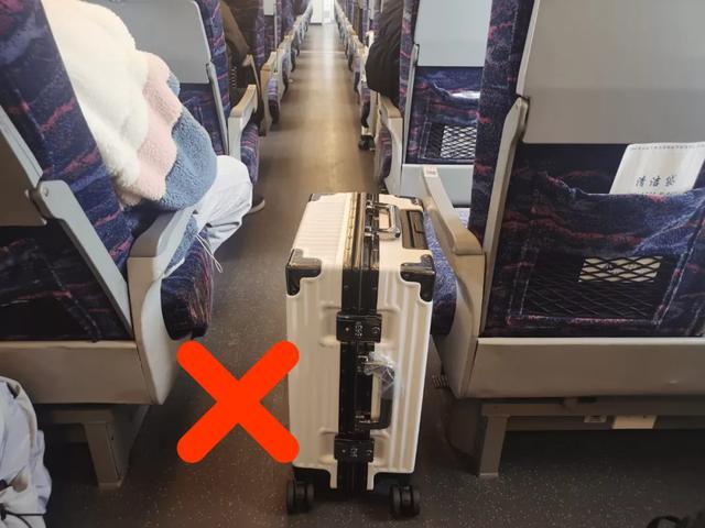 高铁时代乘坐火车出行越来越便捷出门在外难免要携带大件小件的行李