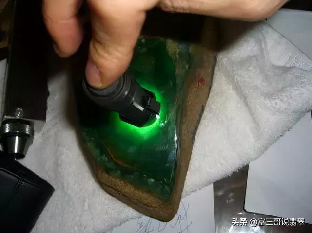 翡翠原石切割技巧，翡翠原石切（翡翠原石怎么切最合理）
