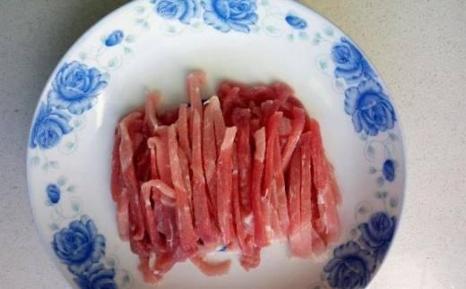 如何做鲜姜炒肉，炒肉用什么姜（姜丝肉的家常做法）