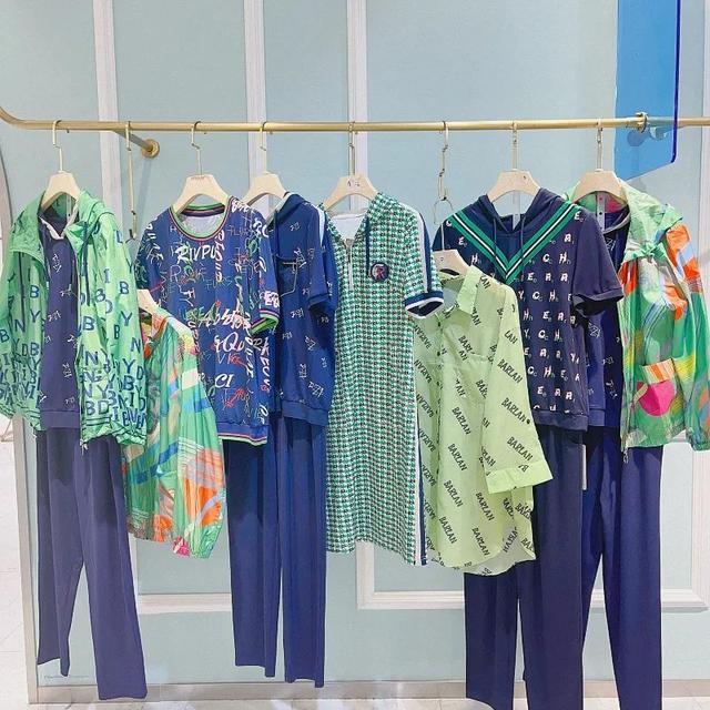 打折真丝连衣裙，京东商城欺骗消费者（宝莱国际23夏品牌女装折扣桑蚕丝连衣裙衬衫上衣穿搭）