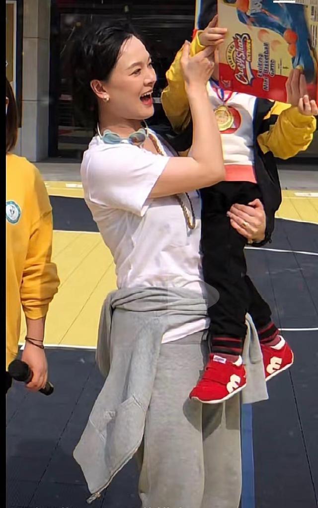 曹贵人和温太医婚纱照,甄嬛传演员表("曹贵人"首次公开自己已经做妈妈