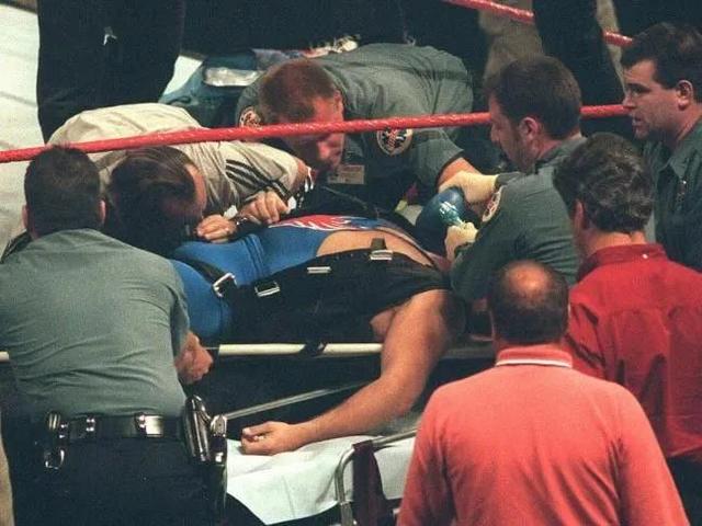 wwe比赛意外死亡，WWE那些生死时刻。有人命丧擂台