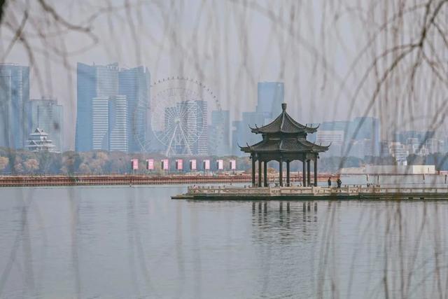 苏州旅游景点大全，苏州好玩的旅游景点（江南古镇、特色街区、绚丽之夜都在这）