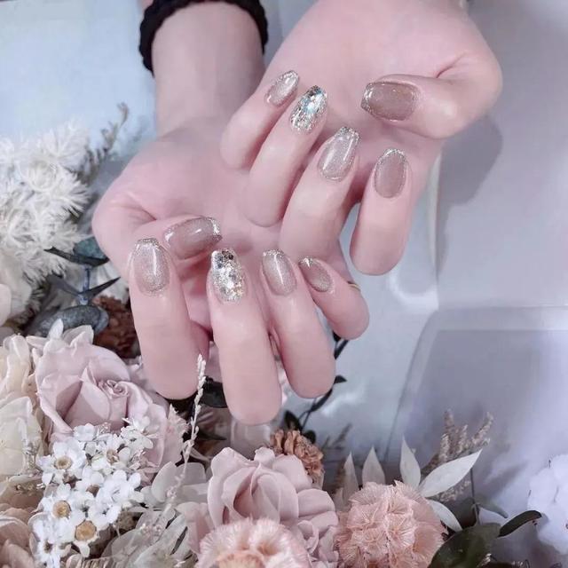 自然的猫眼美甲，超闪的猫眼美甲，美爆了！