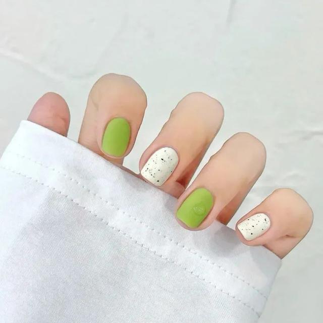 超级显白的基础款美甲，显白显嫩的美甲来一波儿~