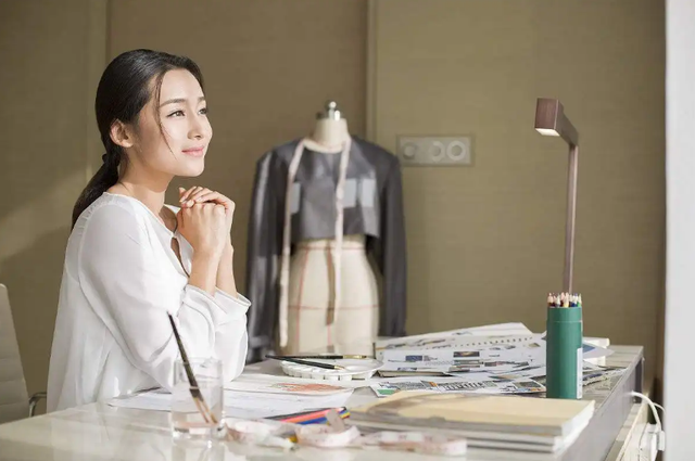 保安工资一般多少钱月，2015上海保安工资多少（95后女大学生从设计院辞职）