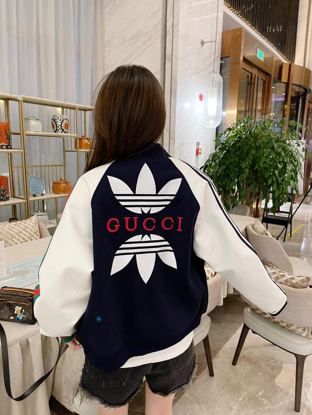 阿迪达斯三叶草男装外套，22FW三叶草织带棒球服外套拥有较高的色牢度