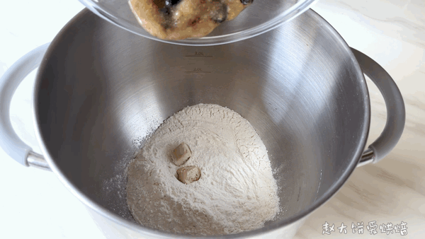 早餐小面包制作方法，早餐小面包制作方法步骤（面包入门必学）