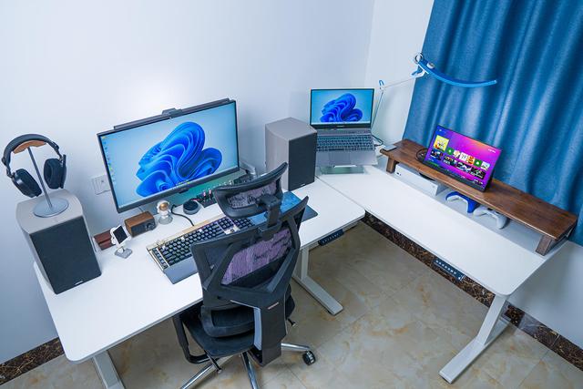 如何实现一台电脑多屏显示，如何实现一台电脑多屏显示同步（双屏无线办公桌面搭建）