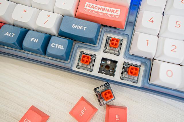 如何实现一台电脑多屏显示，如何实现一台电脑多屏显示同步（双屏无线办公桌面搭建）